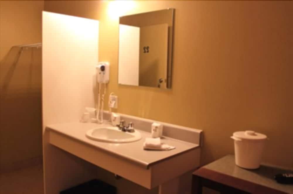 Motel Quatre Saisons Форествілл Екстер'єр фото