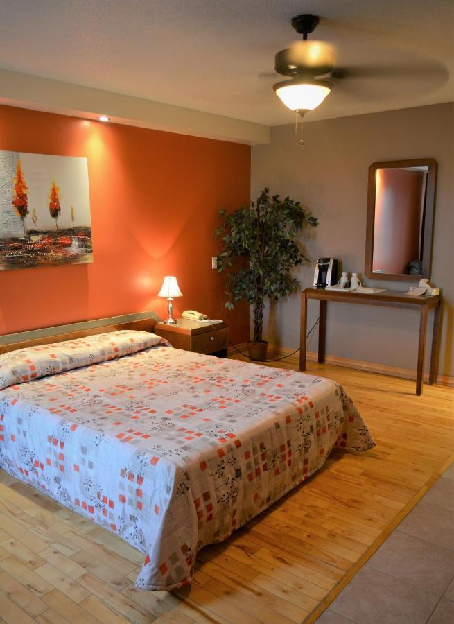 Motel Quatre Saisons Форествілл Екстер'єр фото