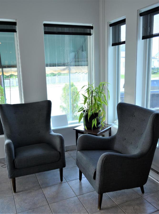 Motel Quatre Saisons Форествілл Екстер'єр фото