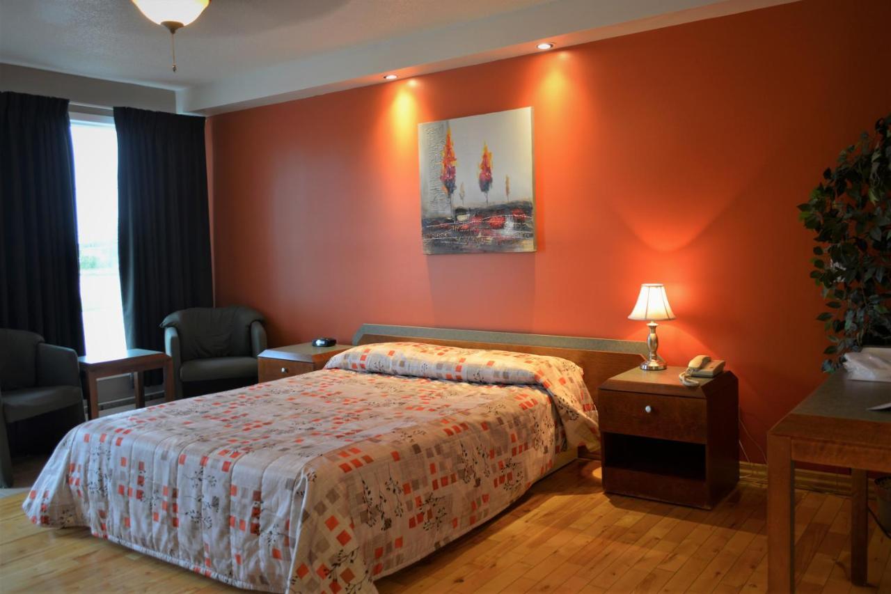 Motel Quatre Saisons Форествілл Екстер'єр фото
