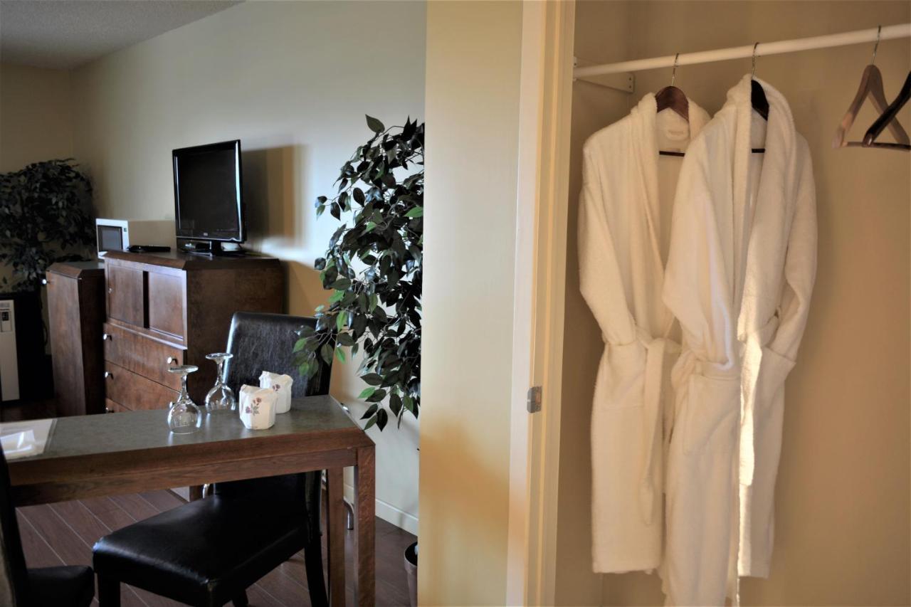 Motel Quatre Saisons Форествілл Екстер'єр фото